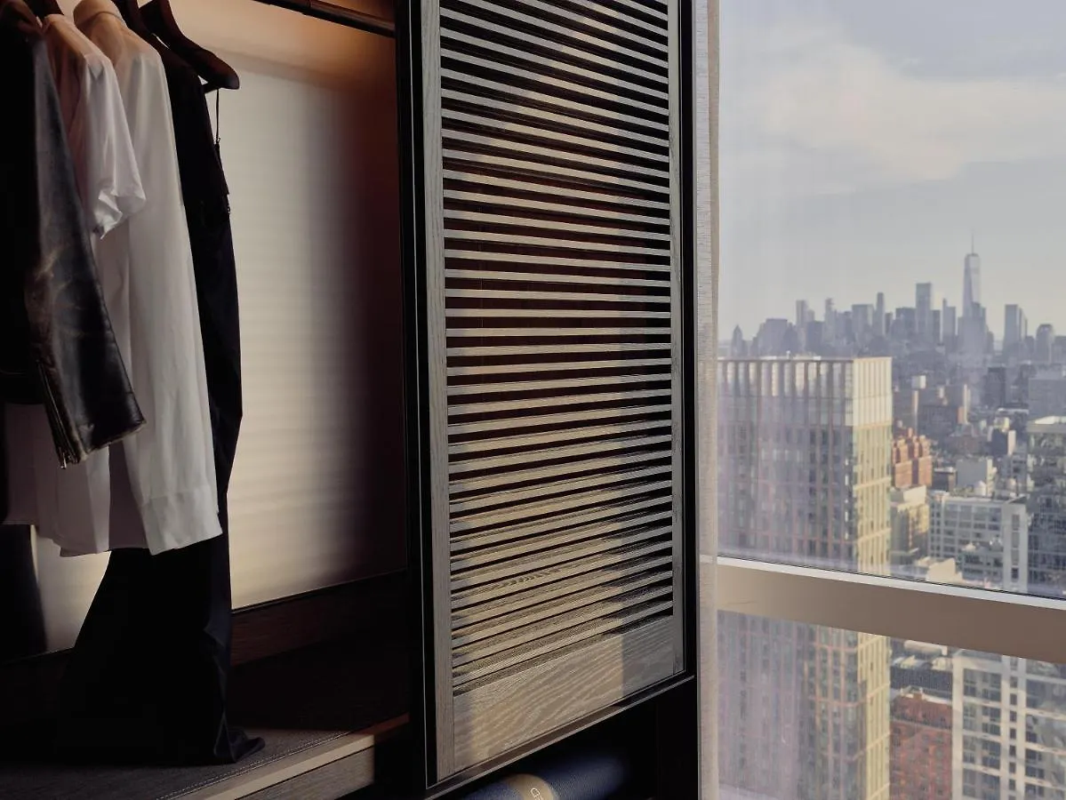 Equinox Hotel New York 5*,